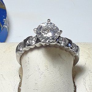 1.85ctw Round CZ w/hugs & kiss sides Sterling Silver S-9.75 Engagement Ring17852